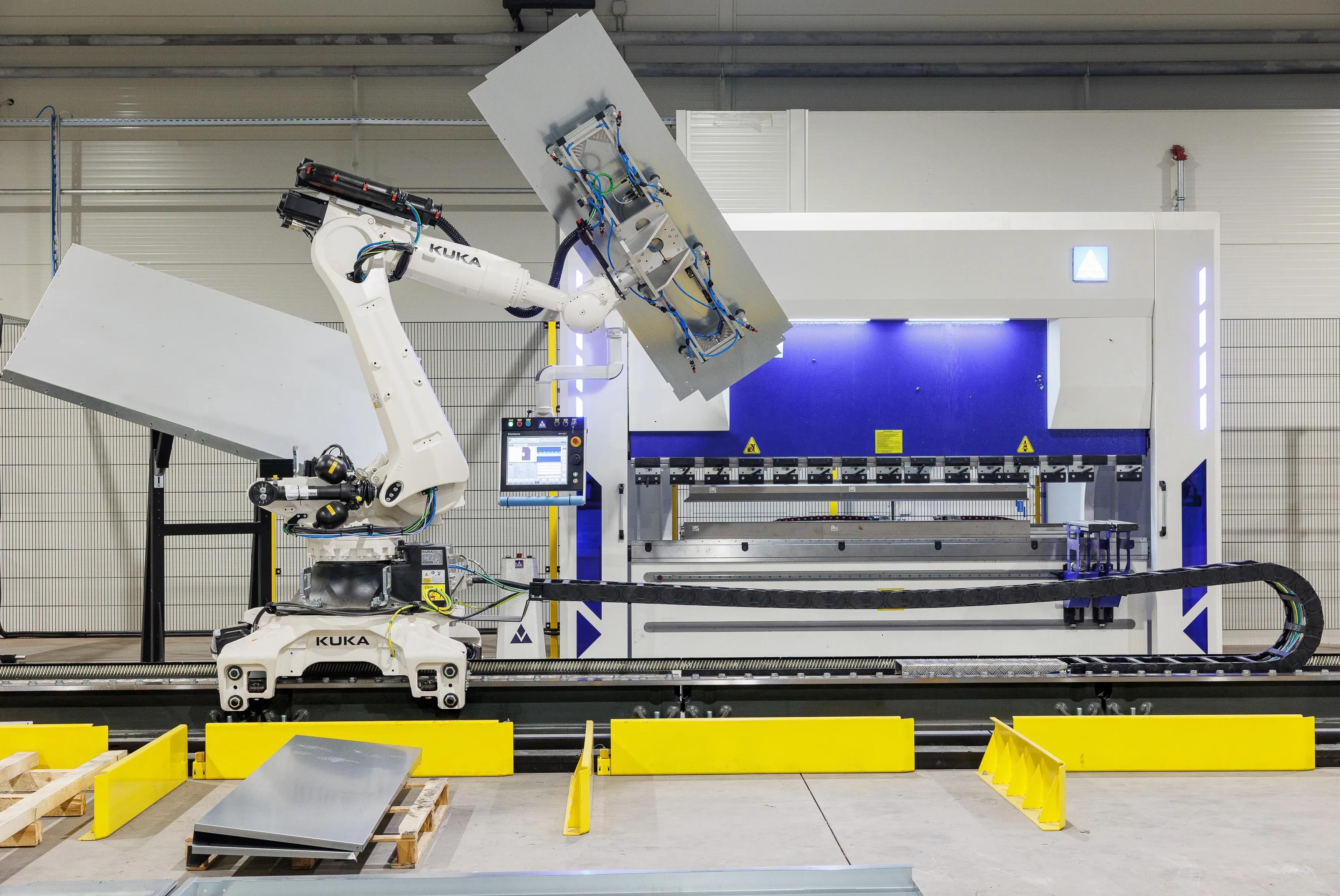 HOW ARE SMART PARCEL LOCKERS PRODUCED? A JOURNEY FROM DESIGN TO INSTALLATION