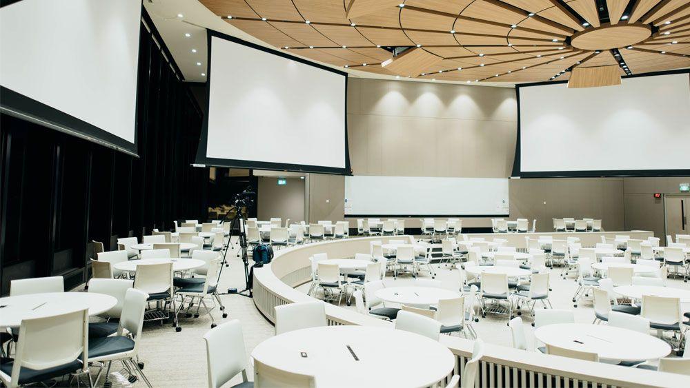 Next-Level Event Organization: Using Parcel Lockers to Simplify Attendee Logistics