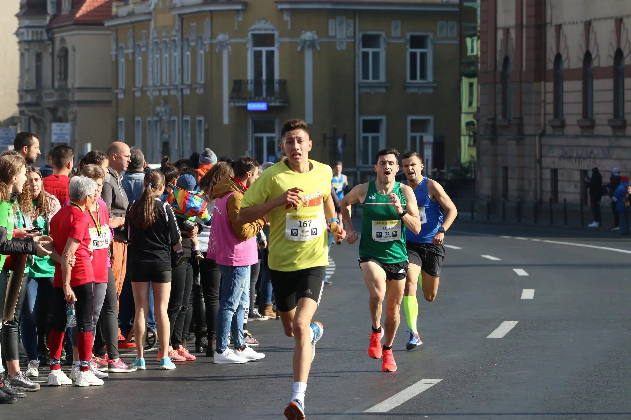 People running a marathon